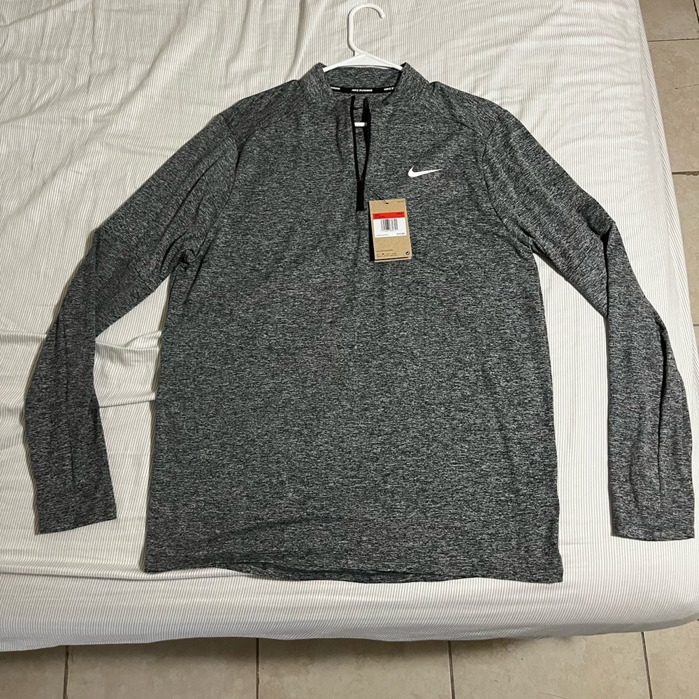 NIKE Men’s Longsleeve Shirt